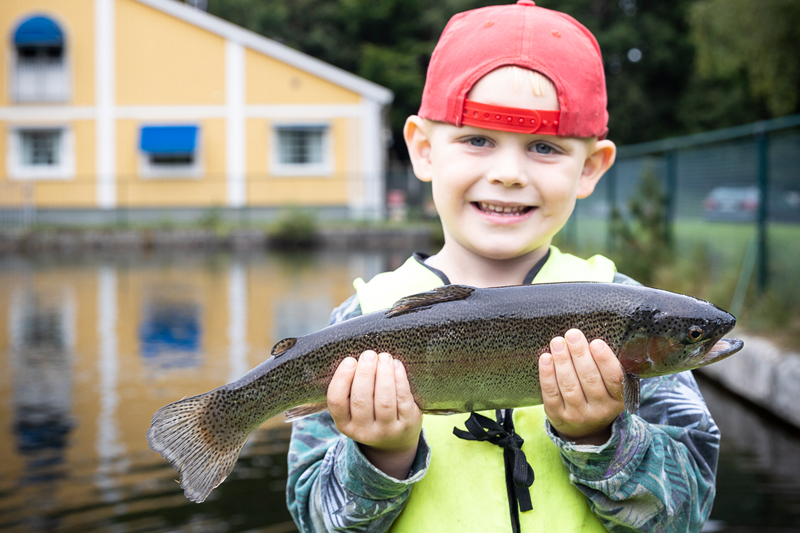 Prova på fiske under höstlovet – en chans för hela familjen!